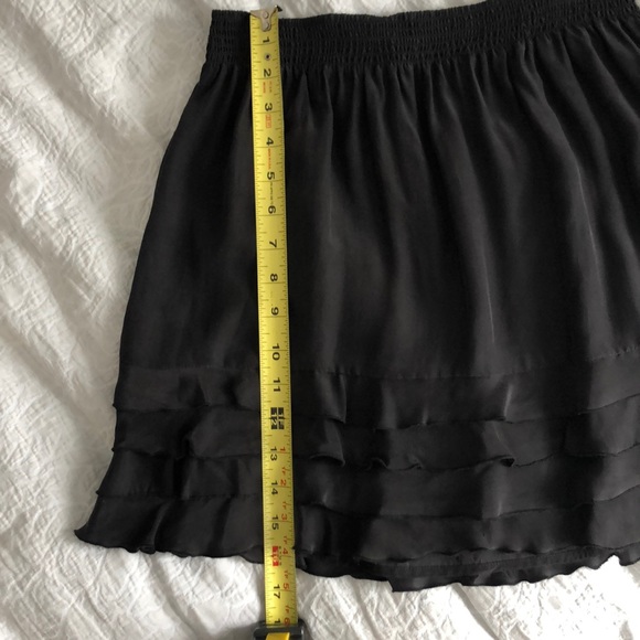 Luxurious black silk skirt - Picture 3 of 5